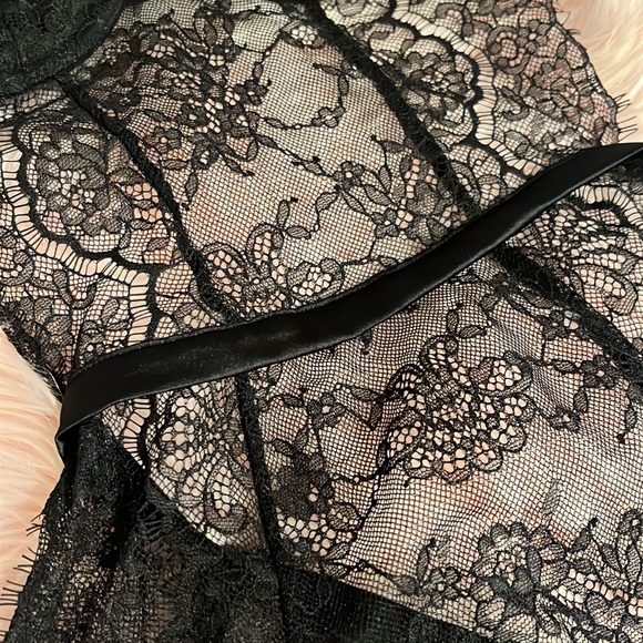 VICTORIA SECRET LINGERIE SIZE SMALL - Picture 3 of 5